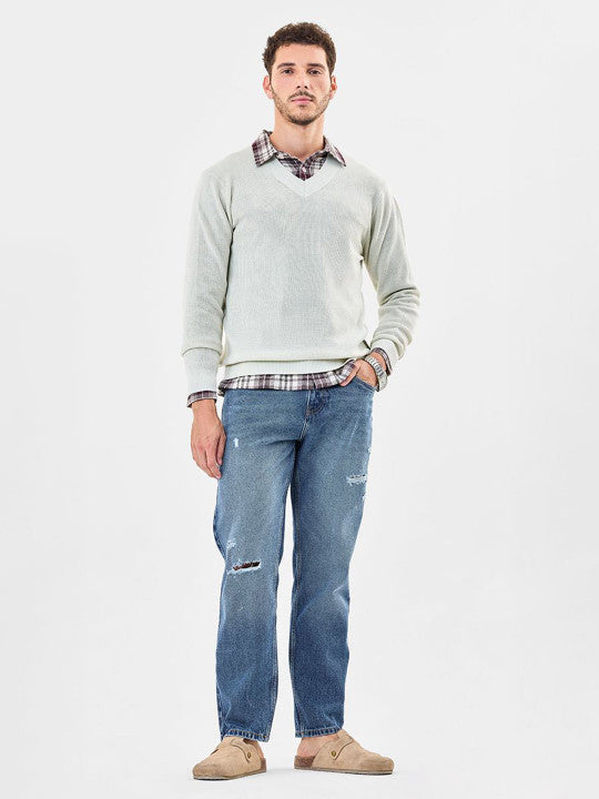 Men Relaxed Fit Mid-Rise Low Distress Light Fade Jeans